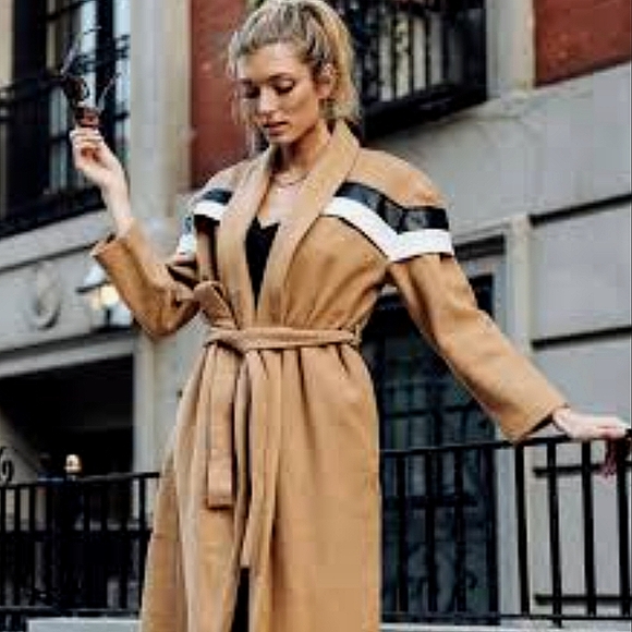 Women’s Tan Trench Coat with Black and White Accents – Size S - Picture 13 of 13